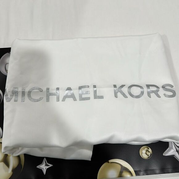 MICHAEL KORS PATENT SLOAN BAG BEIGE - Picture 14 of 14